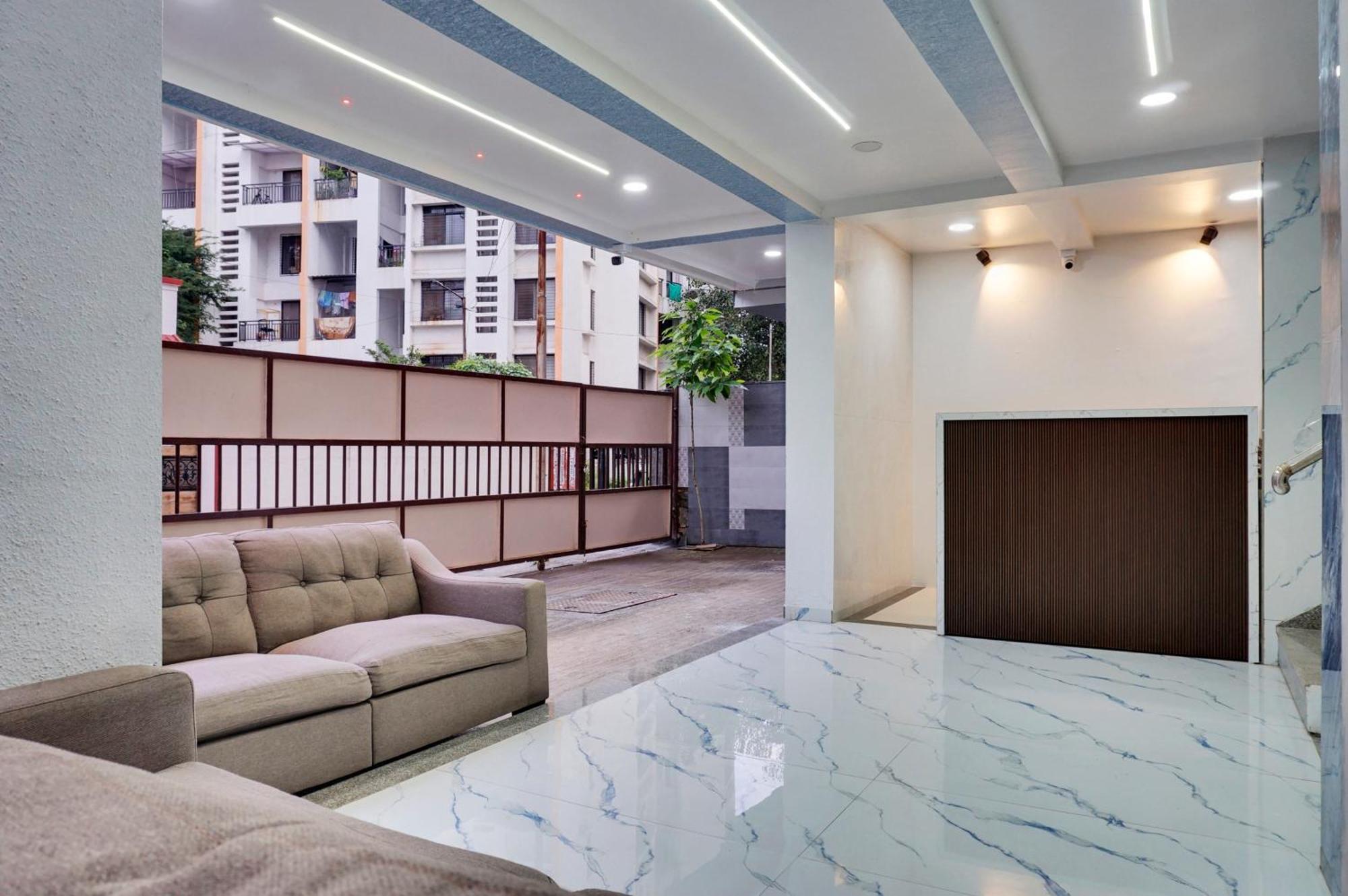Urban Hometel Пуна Экстерьер фото