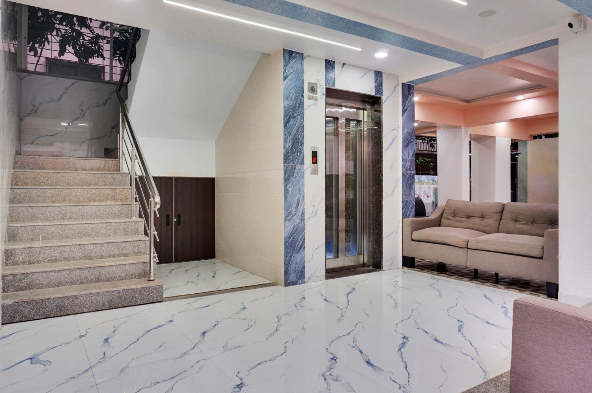 Urban Hometel Пуна Экстерьер фото